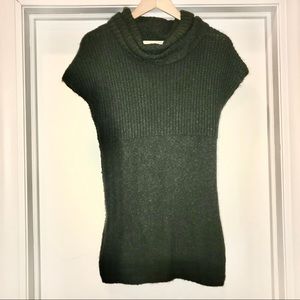 Theory mid length wool/cashmere knit with pockets!